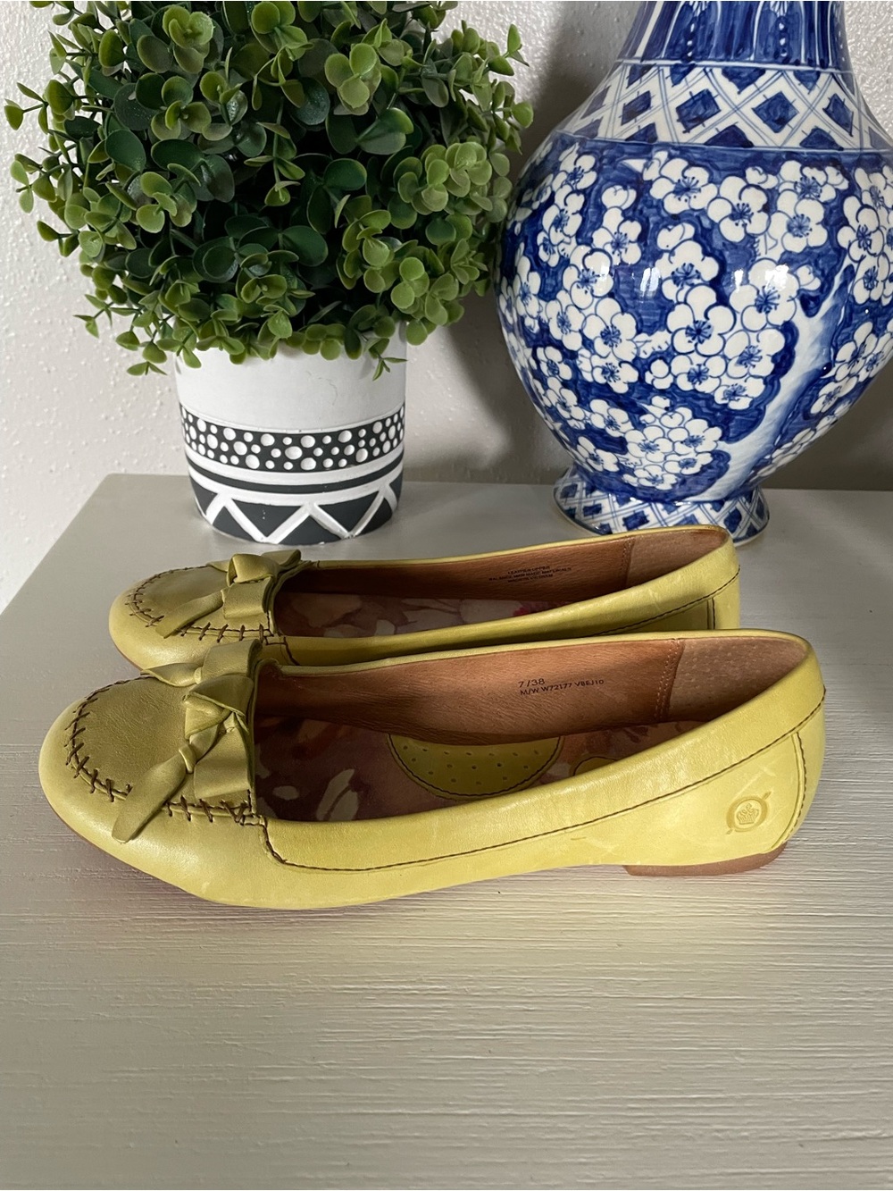 Born Casual Women's Leather light green/yellow slip on flats size 7